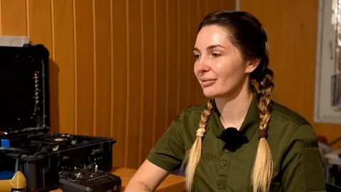 Вдова у 24, пілотка-перехоплювачка: історія Юлії Костенко
