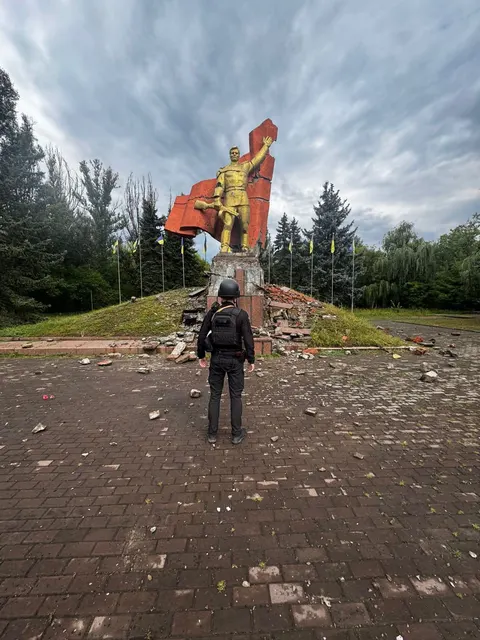 У Слов’янську російська атака зруйнувала монумент воїнам Другої світової