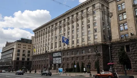 Паркан Байкового кладовища: що насправді ремонтують у Києві