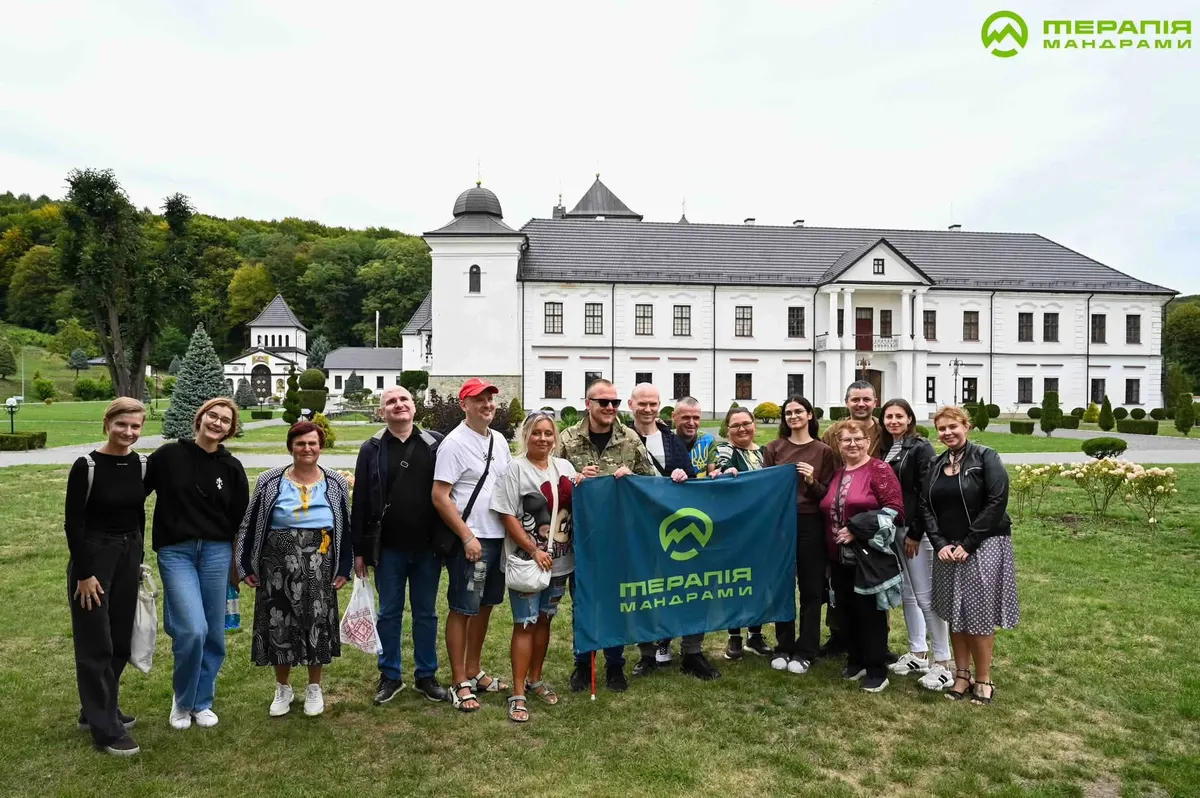 Унівська лавра відкрилася на дотик: екскурсія для незрячих туристів