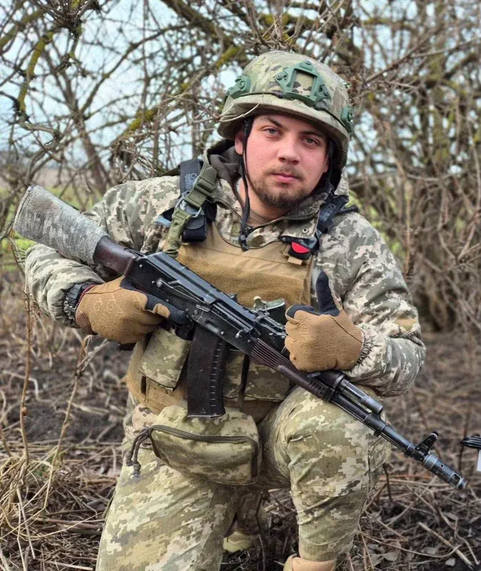 Осколкові поранення не зупинили: прикордонник з Буковини виніс побратима з-під вогню