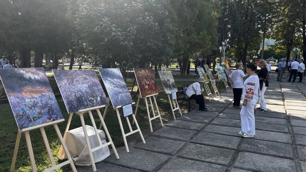 Історія Ямпільщини на полотнах: у громаді показали 27 картин до Дня Незалежності