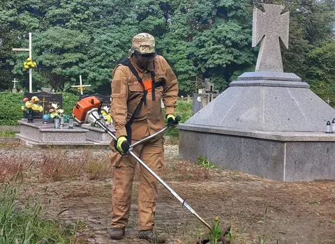 У Польщі впорядкували занедбаний український греко-католицький цвинтар у Заліськ