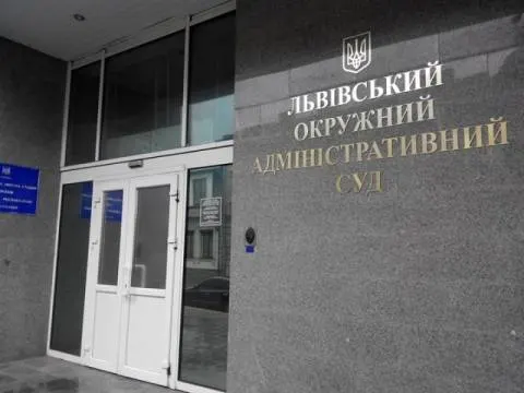 Суд зобов'язав Львівську мерію нарешті встановити межі магнолії на Коновальця