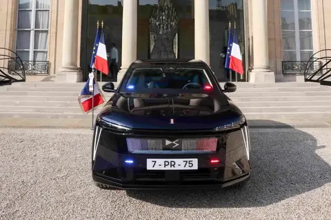 У Єлисейському палаці поруч стоятимуть DS N°7 Elysee та DS 21 Pallas генерала де