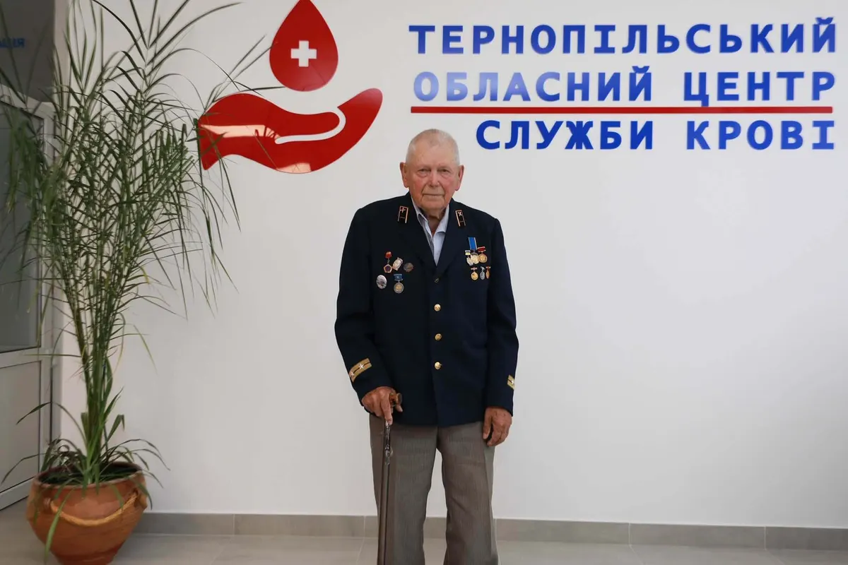 92-річний почесний донор з Тернополя: 52 донації та історія життя
