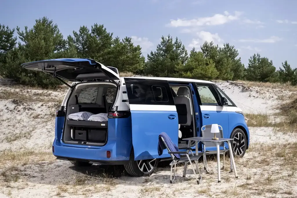 Volkswagen показав перший електричний кемпер ID. California Cruise