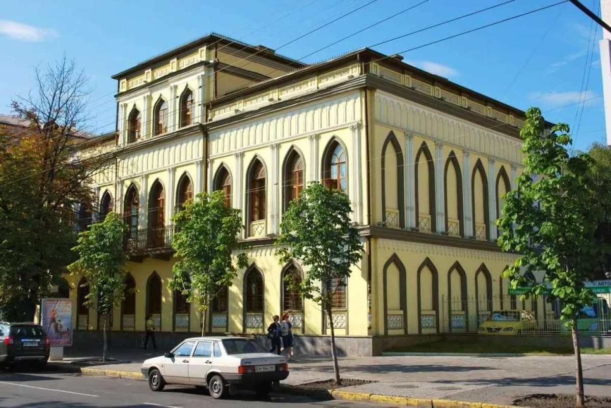 Вихідні у Дніпрі: свічки, лимонад і легенди старого міста