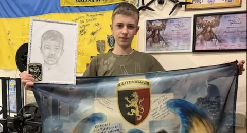 15-річний школяр з Тернопільщини щомісяця виготовляє понад 100 павербанків для в