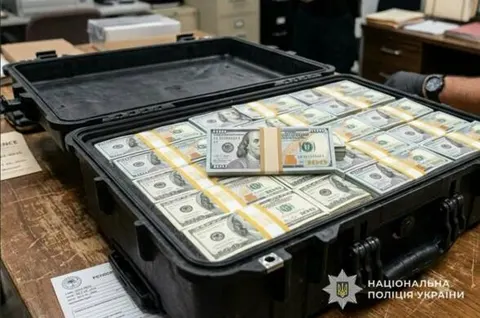 Мільйон доларів у валізі: мешканець Тернопільщини втратив 227 тисяч через ШІ-фот